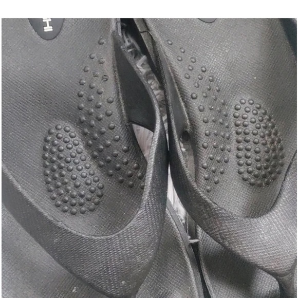 Okabashi black flip flops size M/L  like new condition condition. - Picture 3 of 5